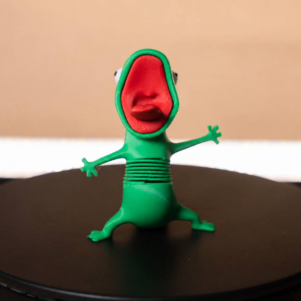 Wobbling Lizard Spring Figurine – Funny 3D Printed Desk Toy