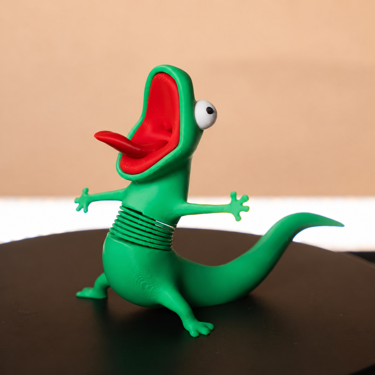 Wobbling Lizard Spring Figurine – Funny 3D Printed Desk Toy